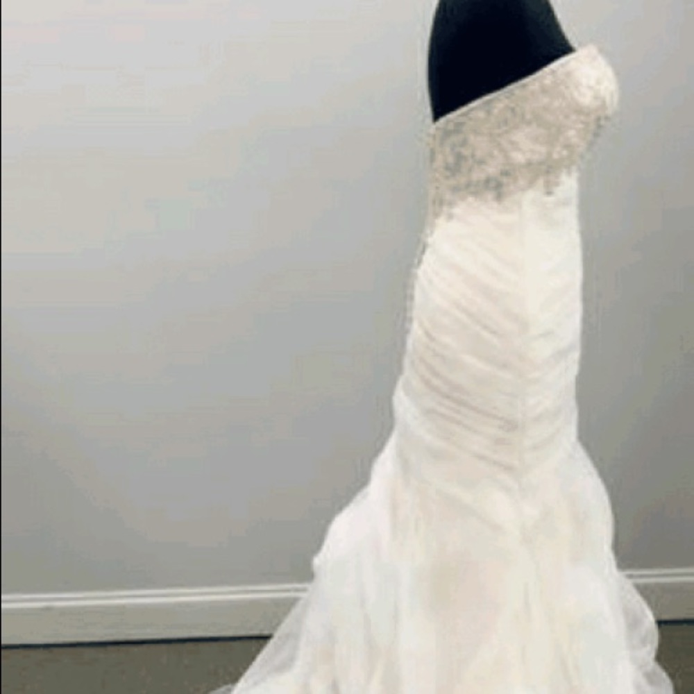 Brand NEW elegant Casablanca Wedding Gown. Champagne/Ivory in color. Never worn!